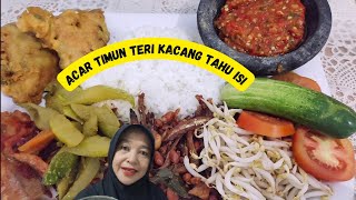 Tempe teri.acar timun ikan asin balado tahu.lalab sambel‼️ uenak tenan