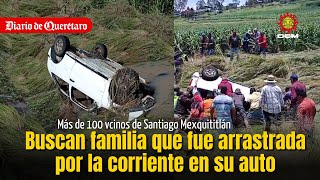 Vecinos de Santiago Mexquititlán buscan familia arrastrada por la corriente en su auto