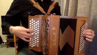 Learn how to play rolls on chromatic button accordion as alternative to triplets