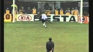 Marcos defende pênalti de Marcelinho - Libertadores 2000