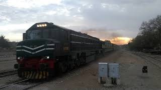 Pakistan Railways: Tezgam on Fire | ZCU fast accleration