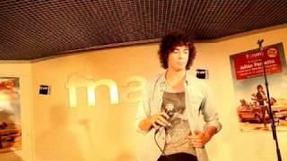 Julian Perretta - King For A Day @Fnac ( PARIS )