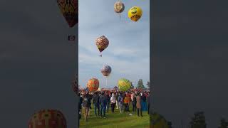 pertunjukan balon raksasa #videoshorts #viral #wongjowo #yearforyou #shorts #balonraksasa