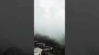 Kabut Pegunungan Yang Indah