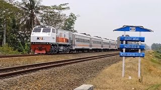 Papasan KA Argo Semeru dan KA Bangunkarta di timur Stasiun Kemranjen