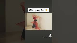 Glorifying God/Glorificando a Dios/Glorifier Dieu