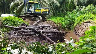 ekskavator pasang gorong-gorong raksasa