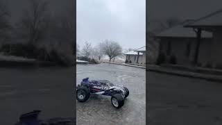 Rc car splashing slush and snow #shorts #traxxas #rccar #rulster￼