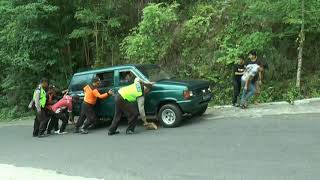 BAHAYA    JANGAN LEWAT JALAN INI JIKA TAK KENAL MEDAN JALAN