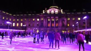 Pista de patinação da Somerset House em Londres | Dani Pelo Mundo