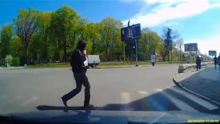 Васька на дороге или дураки на асфальте. Нарушение ПДД. Violation of traffic rules #vseklevo