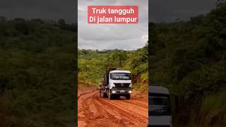 truk tangguh di jalan lumpur #mobiltrukpasir #fusomania #truklogging #truk4x4