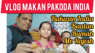 Makan Pakoda Bakwan India di Rumah Keluarga Rajesh