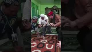 Viral-Haji Ridwan DKK memasukkan jin kedalaman botol #dukunhalu #pesulapmerah #samsuddin #shorts