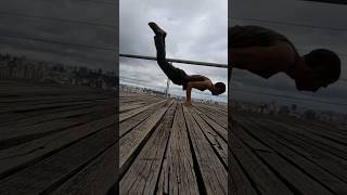 Treinando pelas ruas da cidade #calisthenics #workout #planche