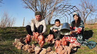 Мега способ приготовления целых цыплят под ведрами! Жизнь в горах