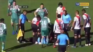 URGENTE! Árbitro tem mal súbito e morre em campo na Bolívia!