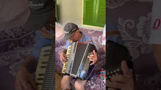 Martim com 79 anos tocando acordeon