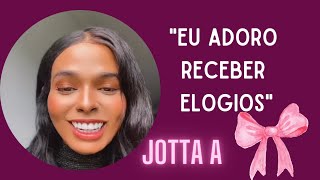 Jotta A conta que se sentiu feliz ao receber elogio por ser quem é agora