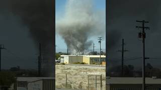 Huge dust devil (mini tornado) in California 🌪️