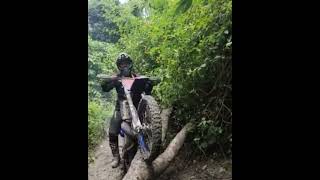 untungnya tidak jatuh. tak semudah di YouTube pro rider hard enduro