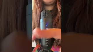 ASMR en menos de un minuto🎙️🫶🏻 #asmr #triggers #asmrsounds #asmrvideo #tapping #asmrcommunity