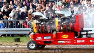 Tractor Pulling Edewecht 2011 Red Painter 2,5t Freie Klasse - FIRE!!!