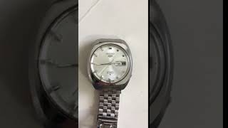 seiko 5 watch sweeping second hand