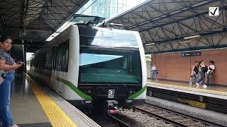 Trenes en estación Exposiciones del metro de Medellín