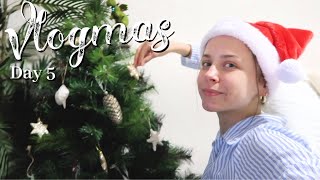 Decorating my room + dumplings! / VLOGMAS DAY 5