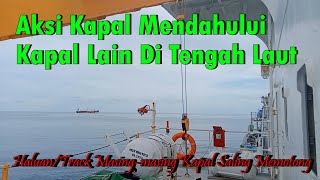 Kapal Saling Bertemu Haluan Di Tengah Laut