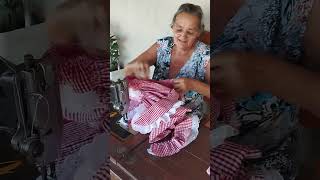 MÃE HOJE ESTÁ COSTURANDO