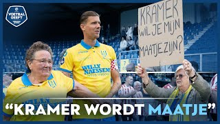 💛💙 Michiel Kramer samen met Zus (86) het veld op in de week tegen eenzaamheid | Voetbal Geeft ⚽