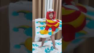 Baby Jollibee doing the #gentodancechallenge! Watch til the end! 😅 #shorts #dance #funny #jollibee