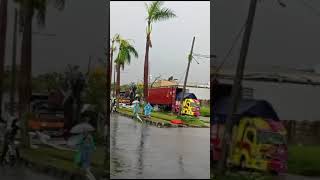 Mobil Mobil Terbalik Usai Puting Beliung di Sumedang(2)