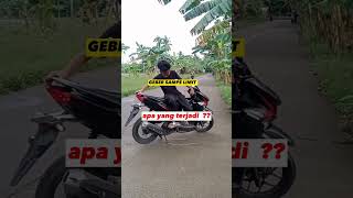 Aksi pemuda geber motor matic ini yang terjadi??