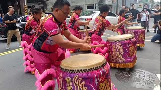 Memukul beduk sambil  joget barongsai || budaya rakyat tiongkok