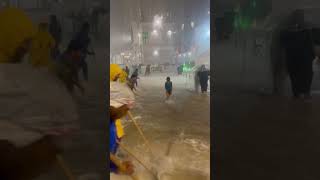 Heavy Rain At Makkah Khana Kaba #makkah #rain #heavyrain #viral #shorts #youtubeshorts