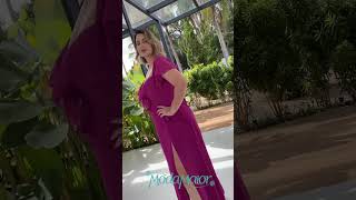 Elegância e Movimento: Vestido de Festa Plus Size Longo com Fenda e Recortes Babados