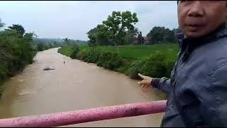 Nenek tua hanyut di Sungai Cibeet, Tanjungsari, Bogor pada Kamis (14/3/2024).