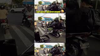 Agak laen nih. Naik motor berempat 🤣