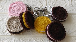 Çok şirin oldular 😍 Biskevit anahtarlık yapımı. Biscuit keychain making 🍪#herkes #anahtarlıkyapımı