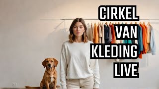 Viewing live the Cirkel van Kleding artist Pet van de Luijtgaarden