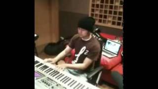 Jaychou  周杰倫 Play love life piano (cut)