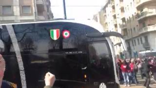 Torino-Juventus, il pullman della Juve arriva allo stadio