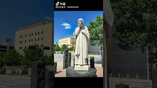 美国小城俄克拉荷马城downtown，安静，干净。夏日炎炎，大街上几乎看不到什么人，只有一位流浪汉老爷爷独自坐在地上。#shorts #shortsvideo