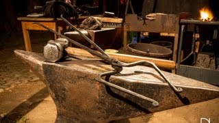 How to forge pick up / hammer making tongs