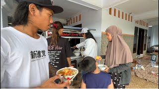 MATURSUWUN MAMA WILIAM JAMUANE BAKSO SAK ROMBONGE KABEH SENENG OLEH REJEKI BAKSO PAS CUACANE UDAN