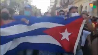 Cuba: população sai às ruas para defender a Revolução