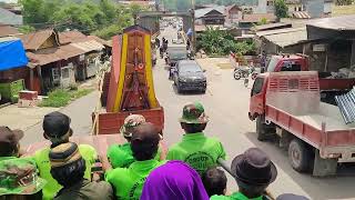 Berrombongan. RITUAL Pemakaman Suku Toraja